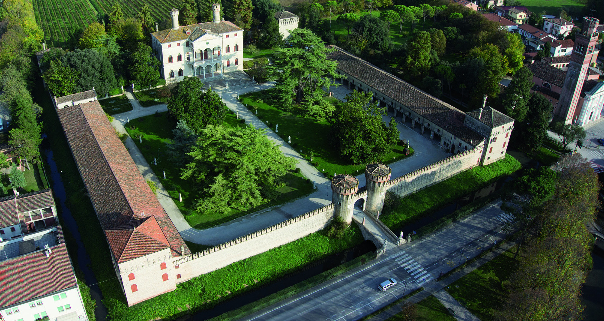 Castello Roncade: Geschichte von Venedig und Weinproduktion an einem Ort.