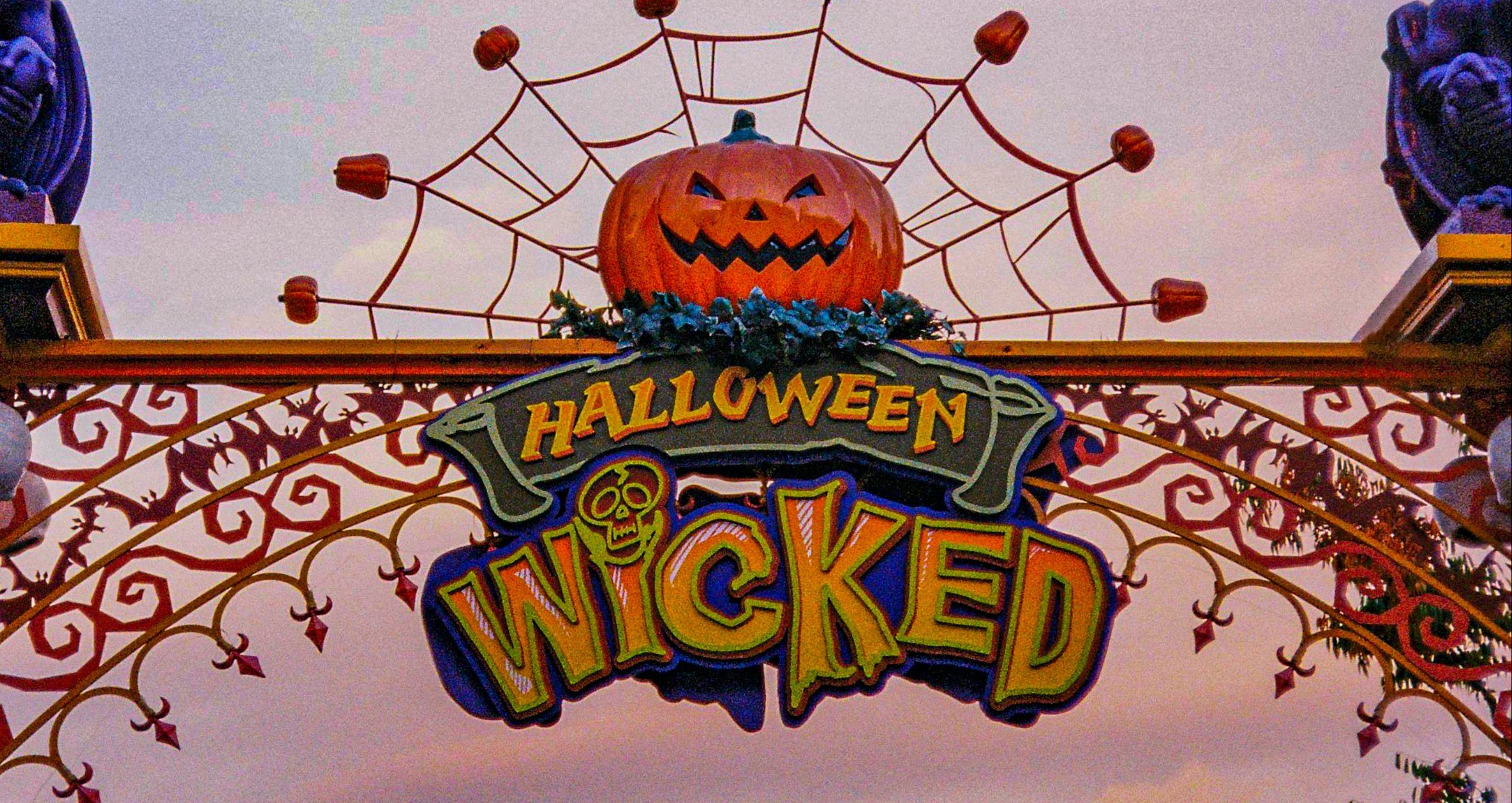 Nervenkitzel und Schüttelfrost: Erkundung der besten Halloween -Themenparks am Lake Garda!